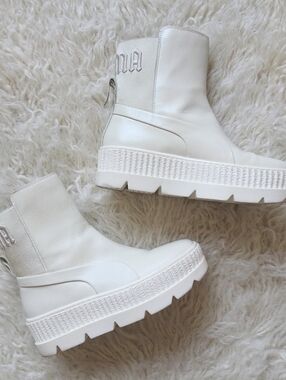 Women's White Platform Chelsea Boots Fenty x Puma Size 7.5